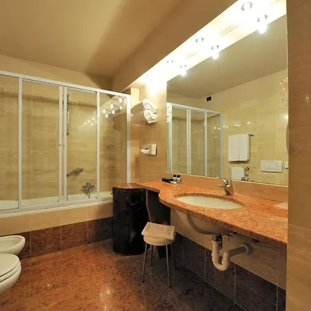 فندق آرت بوسطن 4*