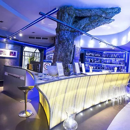 فندق آرت بوسطن 4*